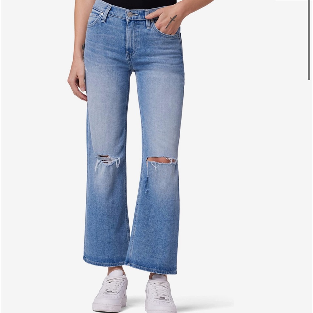 Hudson jeans sz26 has a slight stretch to it .